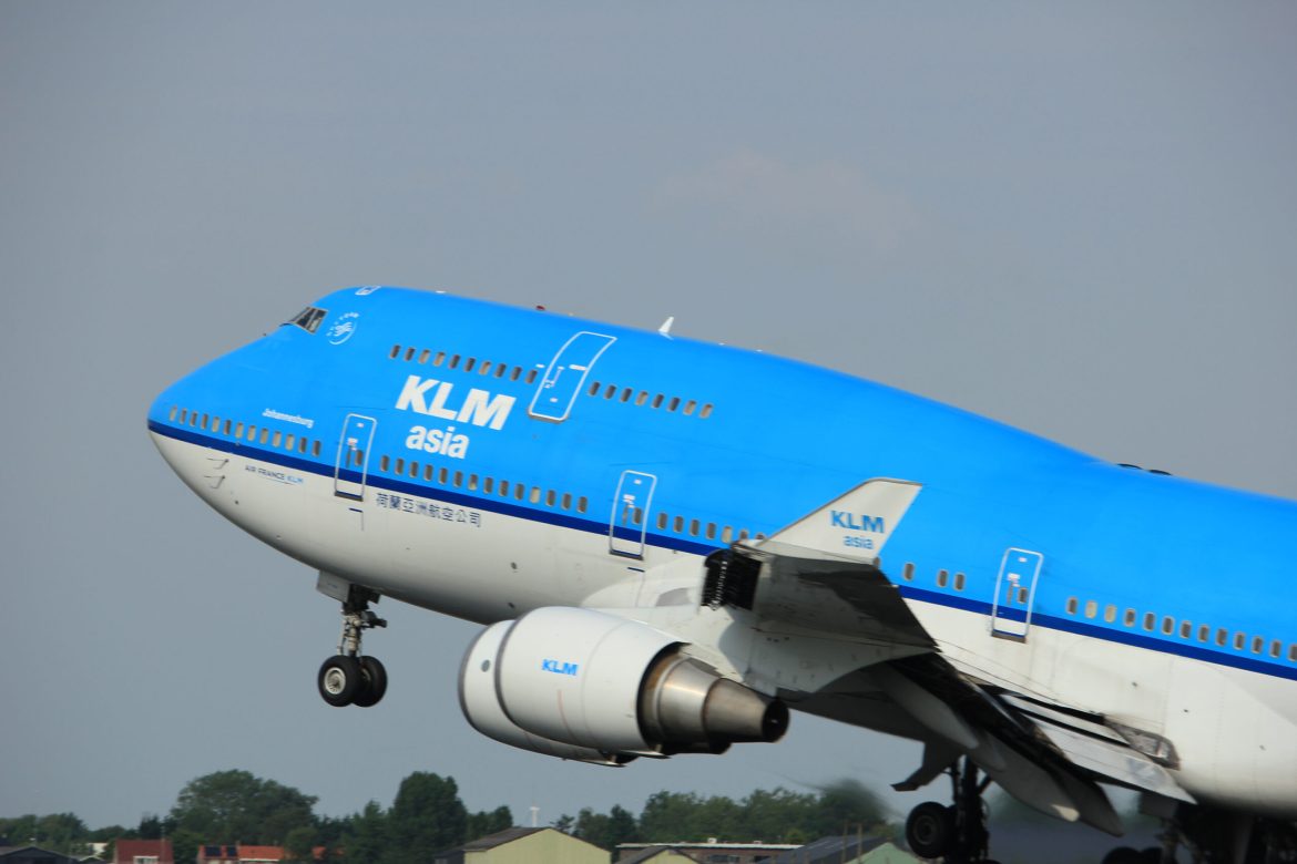 LM has announced a restructuring plan aimed at increasing its profits by €450 million per year over the next few years. 
The Dutch airline is grappling with rising costs, including staff, airport fees, and equipment expenses, despite strong revenue growth.
The plan, which focuses on cutting costs, increasing efficiency, and improving the bottom line, includes a range of changes such as optimising aircraft layouts and exploring outsourcing. 
KLM’s CEO, Marjan Rintel, stated that while the measures are painful, they are necessary for the airline’s long-term future.
KLM seeks to raise profit margins to 8% by 2026
In its effort to reach a profit margin of 8% over the next three years, KLM has unveiled a series of “firm measures.” 
The airline is focused on increasing productivity and simplifying its organisation.
While the company plans to avoid layoffs, it is exploring outsourcing certain services and potentially divesting from non-core activities. 
These efforts are intended to tackle the staff and equipment shortages that have been hampering operations, with a special emphasis on boosting revenue streams.
KLM is examining ways to optimise the layout of its aircraft in order to fit more passengers and improve revenue. 
Alongside this, the airline is testing an enhanced catering service and is planning to introduce additional in-flight products.
KLM expects these initiatives to increase its annual revenue by at least €100 million as part of a broader strategy to counter rising operating costs while maintaining passenger satisfaction.
Fleet renewal to be prioritised as cost-cutting improves cash flow
CFO Bas Brouns announced that cost-cutting efforts will improve the company’s cash flow, which will allow it to proceed with its fleet renewal programme. 
KLM plans to invest billions in replacing its ageing fleet with quieter, cleaner, and more fuel-efficient aircraft.
These investments are critical for the airline’s future, as they will help reduce operating costs and improve the customer experience, ultimately enhancing the company’s competitive edge in the market.
Staff shortages have been a persistent challenge for KLM, as the airline struggles to recruit more employees in the competitive European labour market. 
The restructuring plan includes options to simplify operations, streamline overlapping services, and possibly outsource non-critical functions.
While KLM is taking steps to protect jobs, the company may divest certain non-core operations if they do not directly contribute to its flight business.
KLM’s profits decline in 2023 despite revenue growth
KLM saw a sharp decrease in its profits in 2023, dropping to €650 million from €706 million in 2022, despite significant revenue growth. 
The airline’s earnings suffered due to higher operating costs, compounded by maintenance delays and weather disruptions.
While revenue increased by €1.4 billion to €12.1 billion, the airline could not match its performance targets, prompting the need for significant cost-saving initiatives in the coming years.
The post <a href="https://invezz.com/news/2024/10/03/klm-reorganization-set-to-boost-profits-by-450-million-annually-with-cost-cuts-and-fleet-renewal/">KLM reorganization set to boost profits by €450 million annually with cost cuts and fleet renewal</a> appeared first on <a href="https://invezz.com/">Invezz</a> KLM reorganization set to boost profits by €450 million annually with cost cuts and fleet renewal