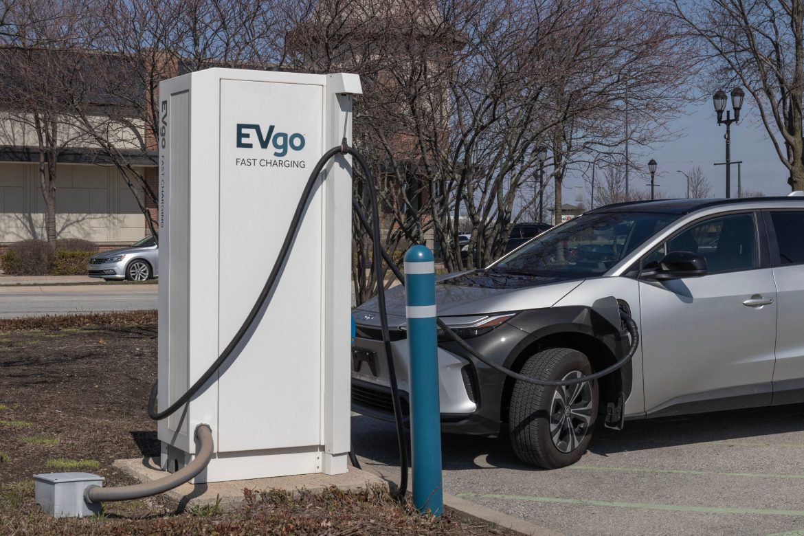 Evgo Inc (NASDAQ: EVGO) is up 10% in premarket on Friday after securing a $1.25 billion guaranteed loan facility from the US Department of Energy (DOE).
Evgo will use this loan to set up another 7,500 fast-charging stalls across the United States. 
Following the buildout, the company will have a network of about 10,000 electric vehicles charging stations.  
Despite today’s rally, Evgo stock is down close to 25% versus its year-to-date high.
Why does the DOE loan matter for Evgo stock?
Evgo wants to own and operate the aforementioned total of 10,000 fast-charging stalls by 2029.
The company is essentially targeting a more than three-fold increase in its network footprint over the next five years to further strengthen its name as a leader in EV infrastructure.
“We are well-positioned to deploy the infrastructure needed to support both current and future domestic investments in transportation electrification,” Evgo chief executive Badar Khan said in a <a href="https://www.businesswire.com/news/home/20241212262441/en/EVgo-Closes-1.25-Billion-Guaranteed-Loan-Facility-from-U.S.-Department-of-Energy">press release</a> today.
The news arrives only days after Evgo and automotive giant General Motors were reported to have surpassed 2,000 co-branded fast-charging EV stations in the US.
Versus its year-to-date low, Evgo stock is currently up a whopping 250% at writing.
JPM remains bullish on Evgo Inc
Evgo expects to create more than 1,000 new jobs in the US as it uses the government loans to build new fast-charging stalls for electric vehicles.
The DOE announcement, as per JPMorgan analysts, was nothing short of an “early holiday gift” for Evgo shareholders. 
The loan facility will serve as a material positive catalyst for the company’s share price, they added.
JPM expects Evgo to focus on execution to achieve operational milestones that will in turn boost financials and unlock further upside in the EV stock.
“Unlike hardware-software peers, Evgo’s fast charging owner-operator model has been scaling well with higher utilization and charge rates in the current muted EV environment,” according to the investment firm.
Evgo stock does not, however, pay a dividend at writing.
Are Evgo shares out of any further upside now?
JPMorgan expects Evgo to benefit from “higher utilization on every charger on its network”.
Last month, the company <a href="https://www.nasdaq.com/articles/evgo-inc-achieves-record-growth-q3-2024">reported a 92% annualised growth in revenue</a> to $67.5 million for its third financial quarter, indicating solid demand for its fast-charging stalls.
The record-breaking quarter showed improvement in adjusted EBITDA as well. Evgo has a customer base of more than 1.2 million at writing.
More importantly, Evgo also raised its guidance for revenue in November. CEO Badar Khan told investors at the time:
<blockquote>
Evgo is poised to lead the industry as the charging provider of choice. We’re working diligently to drive our next phase of growth and deliver continued and sustainable value creation to our shareholders.
</blockquote>
Our market expert <a href="https://invezz.com/news/2024/12/11/heres-why-evgo-stock-price-could-surge-by-92-in-2025/">Crispus Nyaga expects Evgo stock to surpass $12</a> in 2025.  
The post <a href="https://invezz.com/news/2024/12/13/what-made-evgo-stock-pop-10-on-friday/">What made Evgo stock pop 10% on Friday?</a> appeared first on <a href="https://invezz.com/">Invezz</a> What made Evgo stock pop 10% on Friday?
