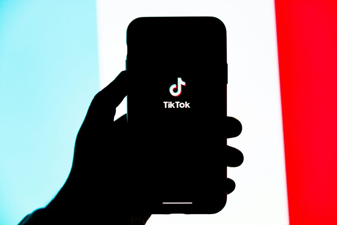 TikTok is up for grabs in the United States after President <a href="https://invezz.com/news/2025/01/20/trump-to-tiktoks-rescue-app-partially-restored-in-us-amid-ban-uncertainty/">Donald Trump stepped in as its savior</a> and delayed a law that could have forced it to cease operations on January 19th.
He now wants a US investor to take a major stake in the renowned platform for short videos and end its misery once and for all.
Here are the top 3 contenders that could potentially buy TikTok by the end of March 2025.  
MrBeast
Jimmy Donaldson – a social media celebrity that’s known more broadly as “MrBeast” is reportedly interested in buying TikTok.
The internet personality has been in talks with billionaires and even has an official offer ready, according to videos he’s recently posted on the platform.
“Several potential buyers are in ongoing discussions with Jimmy, but he has no exclusive agreements with any of them,” his spokesperson Matthew Hiltzik told CNBC in an interview this week.
Note that MrBeast has more than 100 million followers currently on TikTok. He’s estimated to be worth around $1.0 billion at writing.
Larry Ellison
One of the names that President Trump himself has hinted could buy TikTok is Larry Ellison – the chairman of Oracle Corp.
The multinational computer technology company is currently working with ByteDance <a href="https://www.oracle.com/news/announcement/oracle-chosen-as-tiktok-secure-cloud-provider-091920/">as its cloud infrastructure provider</a> in the United States.
So, it’s “directly invested in TikTok’s success in the region,” according to Scotiabank analyst Nat Schindler.
Note that Larry Ellison was among notable names that showed interest in buying TikTok the first time the US tried to ban the short-video platform. That’s why Wedbush Securities also expects him or Oracle to “play a pivotal role in any deal” concerning TikTok.
Elon Musk
Another prominent name from within Trump’s inner circle that could emerge as a potential buyer of TikTok in the US is billionaire Elon Musk.
Musk has been vocal against the ruling that aimed at banning the app and has business tied with Beijing as well. 
There have even been reports suggesting the Chinese government itself is interested in Musk buying the US operations of TikTok.
“Elon Musk continues to be front and center as a potential bidder for TikTok, which likely includes some tech partners/outside investors to get a deal done. 
Musk would be handpicked by Beijing and his ironclad relationship with Trump would make this a very logical choice,” according to Wedbush analysts.
Additionally, Musk’s $44 billion buyout of Twitter (now X.com) shows he’s interest in owning social media platforms and has experience on that front as well.
However, “the perception that he’s using X to promote certain political ideas, his involvement in TikTok could draw additional fire and antitrust scrutiny,” argues Scotiabank’s Schindler.
The post <a href="https://invezz.com/news/2025/01/25/who-could-buy-tiktok-in-the-us-top-3-contenders/">Who could buy TikTok in the US? Top 3 contenders</a> appeared first on <a href="https://invezz.com/">Invezz</a> Who could buy TikTok in the US? Top 3 contenders