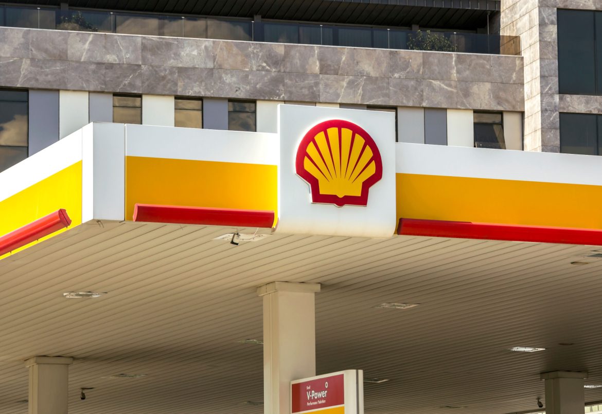 Shell PLC (NYSE: SHEL) is in focus this morning after activist investor Elliott Investment Management announced a sizable short position in the British oil major.Elliott has built an £850 million ($1.1 billion) position against the company based out of London, UK. The news arrives only weeks after the asset manager <a href="https://invezz.com/news/2025/02/10/bp-shares-jump-as-elliott-management-takes-stake-in-oil-giant/">revealed a close to 5.0% stake in peer BP plc</a> (LON: BP).Shell stock is down less than 1.0% following the Elliott news on Friday.Elliott’s short position is not a critique of ShellElliott’s bet against Shell likely has more to do with risk management than critique, according to Quilter Cheviot’s energy and materials analyst Maurizio Carulli.“When a hedge fund creates a long position, they need for risk management purposes to create an opposite position, i.e., a short, into a similar company,” he told clients in a research note today.The activist investor first built a stake in BP, and now it’s choosing to short Shell to offset that long position for risk management.Otherwise, macro factors, including changes in <a href="https://invezz.com/news/2025/03/27/oil-prices-mixed-as-supply-concerns-clash-with-trump-tariff-worries/">oil prices</a> could result in a significant loss for Elliott Management, he clarified, adding “they now have some protection.”The oil stock is currently up more than 10% versus the start of this year (2025).Elliott also has a short position in TotalEnergiesNote that Elliott Management recently disclosed a short position in the French oil and gas titan TotalEnergies for similar reasons as well.Neither Shell nor the activist investor has officially commented on the news so far.Elliott is making moves in the European energy stocks at a time when their managements are rolling back on their ambitious plans of accelerated switch to renewables, and starting to spend again on fossil fuels.  Shell, for example, reiterated plans of increasing LNG output last week. At the time, it also confirmed plans of spending just 10% of its capital employed on low-carbon initiatives – down sharply from 20% originally.What to expect from Shell stock in 2025?Elliott’s short position suggests it stands to profit if Shell stock price declines moving forward.But analysts are not sure if that will happen. The consensus rating on Shell currently sits at “buy” with the mean target of about $83 indicating about a 14% upside in the company’s US listed shares from current levels.Earlier in March, Shell announced plans of increasing shareholder distributions from 40% tops to up to 50% and growing free cash flow on a per-share basis by over 10% annually through the end of this decade.However, Shell’s income did <a href="https://www.cnbc.com/2025/01/30/shell-earnings-full-year-and-q4-2024.html">decline significantly in 2024</a>. The oil major earned $23.72 billion (adjusted) last year, down from $28.25 billion in 2023. The London-listed firm attributed much of that weakness to lower oil prices.The post <a href="https://invezz.com/news/2025/03/28/why-did-activist-investor-elliott-build-a-short-position-in-shell-stock/">Why did activist investor Elliott build a short position in Shell stock?</a> appeared first on <a href="https://invezz.com/">Invezz</a> Why did activist investor Elliott build a short position in Shell stock?