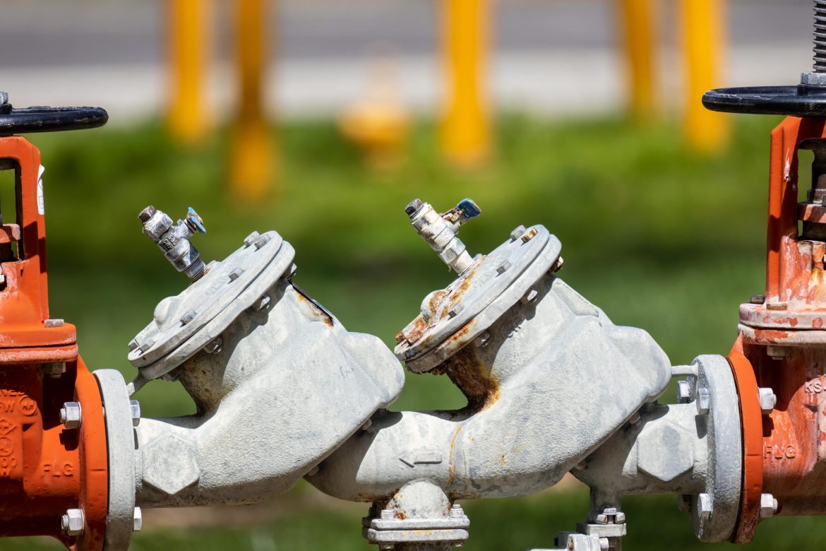 Africa is poised to take a central role in the global gas industry’s future, according to recent projections from Rystad Energy. A substantial surge in global liquefied natural gas (LNG) production capacity, anticipated to climb from 486 million tons per annum (Mtpa) last year to 755 Mtpa by 2030, underpins this shift.The anticipated significant expansion of LNG capacity will be driven by increasing gas demand in areas lacking sufficient domestic production or pipeline access. Globally, approximately 477 Mtpa of LNG capacity is in the pipeline, with Africa accounting for about 20% of this total, or around 93 Mtpa. Source: Rystad EnergyNigeria’s dominance and challenges in African LNG This African portion includes projects that are under construction, have received a final investment decision (FID), or are in the pre-FID stage.Nigeria spearheads LNG production in Western Africa, contributing almost half of the continent’s total. Rystad Energy predicts a significant increase in Nigeria’s LNG exports, projecting a rise of 20 million tonnes (Mt) by 2030. To fully leverage its gas reserves and satisfy both international and local needs, Nigeria might consider alternative strategies like floating LNG (FLNG) and smaller mini-LNG ventures, the energy intelligence company said.Nigeria’s LNG liquefaction rates have significantly declined from a 90% average in 2018 to 60% last year due to production problems and vandalism, despite increasing global demand. This substantial drop in output highlights the severity of the disruptions and underscores the urgent requirement for measures to leverage Nigeria’s competitive advantage.Source: Rystad EnergyAfrica is home to the highest concentration of FLNG infrastructure in the world, underscoring its growing <a href="https://invezz.com/news/2025/04/28/japan-eyes-alaska-lng-as-trade-tensions-with-us-simmer/">importance in the global gas market</a>.West Africa’s growing LNG aspirationsThe continent currently possesses about 14% of the world’s onshore LNG production capacity, which translates to roughly 70 Mtpa.Producing over half of Sub-Saharan Africa’s LNG last year, West Africa is the region’s leading producer and aims for a 50% production increase by 2030.Nigeria is central to this expansion, generating almost two-thirds of West Africa’s LNG production and more than a third of the entire continent’s. This solidifies its crucial position in Africa’s global LNG aspirations.Antonia Syn, commodity markets analyst at Rystad Energy, said in an emailed commentary:<blockquote>Nigeria has consistently ranked among the top LNG producers globally, despite <a href="https://invezz.com/news/2025/04/18/asian-importers-buy-the-dip-as-lng-market-sees-price-corrections/">export volumes being much smaller</a> than those of the US, Australia and Qatar.</blockquote>Located outside the US tariff conflict, Nigeria LNG provides key flexibility for Asian and European purchasers. Source; Rystad EnergyAdvantage over US LNGIts strategic position and reduced shipping durations offer an advantage over <a href="https://invezz.com/news/2025/04/28/us-port-fees-threaten-to-reshape-global-lng-shipping-routes/">US LNG exports</a>, according to Syn.However, Nigeria’s potential to benefit fully from its resources remains hampered by persistent issues of pipeline vandalism and oil theft.Syn added:<blockquote>While we expect Nigeria’s LNG exports to recover, they are unlikely to place the country among the top five global exporters in the near future.</blockquote>Nigeria’s falling LNG output has been a key factor in the recent decrease in West African LNG exports, according to analysis from Rystad Energy.Despite this, over 60% of Africa’s LNG exports, totaling 22.7 million tons, originated from the region last year. Onshore projects in Nigeria and Gabon, along with various floating LNG (FLNG) ventures anticipated to commence within the next ten years, are projected to elevate the region’s capacity to 50.6 Mtpa by 2035, Rystad said.Offshore potentialApproximately 65% of West Africa’s gas reserves are located offshore, with the remaining 35% situated onshore.The onshore gas sector is more advanced, with over two-thirds currently producing or under development. In contrast, approximately two-thirds of the offshore gas reserves, totaling around 16 billion barrels of oil equivalent, are yet to be developed.“These resources are ideal for FLNG technology, being less dependent on vulnerable pipeline infrastructure,” the agency said. West Africa currently possesses roughly 20% of the global FLNG capacity. There is a possibility for this share to increase through the development of more gas resources intended for LNG export.The post <a href="https://invezz.com/news/2025/04/29/africa-to-drive-20-of-global-lng-growth-by-2030-rystad-says/">Africa to drive 20% of global LNG growth by 2030, Rystad says</a> appeared first on <a href="https://invezz.com/">Invezz</a> Africa to drive 20% of global LNG growth by 2030, Rystad says