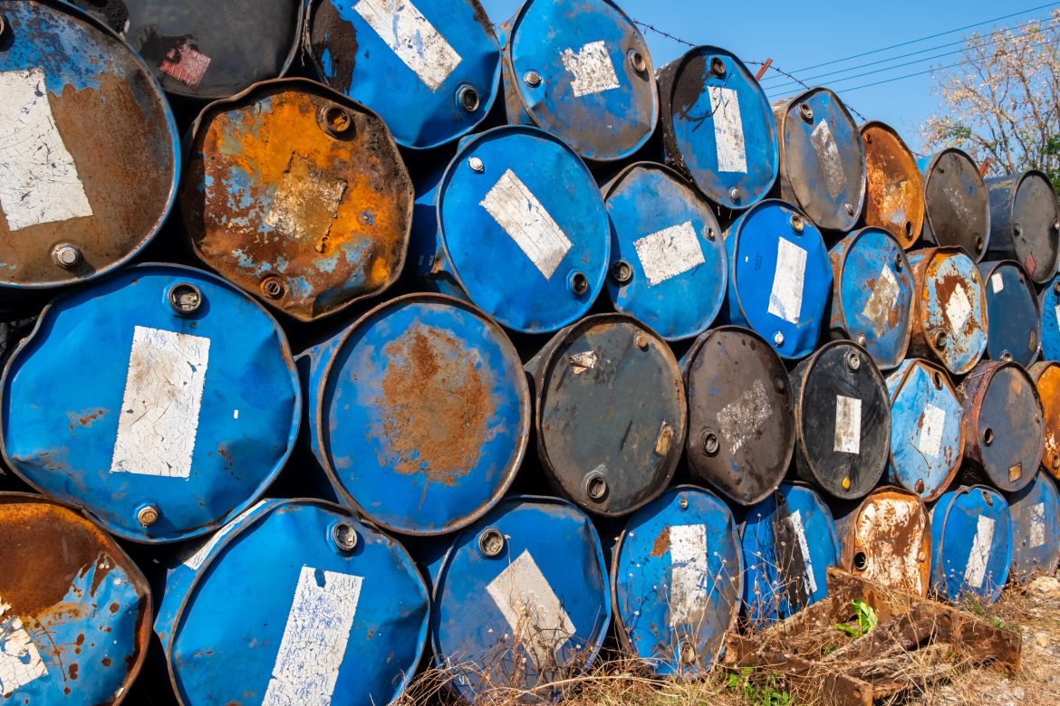 Analysis: crude oil set for weekly rise in 3 weeks; will gains hold?