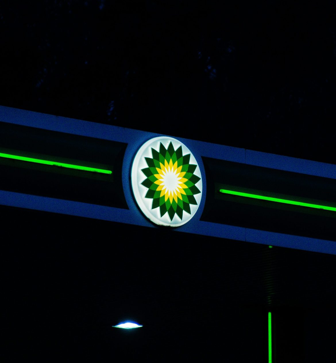 BP shares climbed by more than 5% on Wednesday after hedge fund Elliott Management revealed a 5.006% stake in the British oil major.The stock was up 5.11% at 10:12 a.m. London time, partially reversing its declines year-to-date. The jump follows Elliott’s regulatory filing late Tuesday, which confirmed its holding in BP, now making it one of the company’s significant stakeholders alongside BlackRock, Vanguard, and Norway’s sovereign wealth fund.Elliott’s holding, executed through equity swaps, does not carry voting rights but reflects an <a href="https://invezz.com/news/2025/02/10/three-key-changes-elliott-could-push-bp-to-adopt/">intent to influence direction</a> by aligning with other shareholders. According to <a href="https://www.reuters.com/business/energy/elliott-pushes-bp-40-boost-free-cash-flow-via-spending-cuts-ft-reports-2025-04-22/">Reuters</a>, the hedge fund has already engaged with over 20 of BP’s largest active investors to build support for its agenda.Elliott calls for deep spending cuts and higher returnsElliott’s proposals centre on improving BP’s financial performance by trimming annual capital expenditure to $12 billion from its current range of $13–$15 billion and driving free cash flow up from $8 billion in 2023 to $20 billion by 2027, Reuters reported citing sources. The fund argues this can be achieved through extensive cost-cutting, particularly in administrative spending.In private discussions, Elliott has also called for divestments of BP’s solar and offshore wind businesses, describing the company’s renewable ventures as underperforming and distracting from core operations, the sources told Reuters. These proposals reflect a broader push to reverse BP’s transition strategy, launched in 2020 under former CEO Bernard Looney and continued by current chief executive Murray Auchincloss.BP responded on Wednesday by stating that it “welcomes constructive feedback from all shareholders,” while reiterating that it has received positive responses from many investors regarding its existing strategy.Elliott dissatisfied with BP’s executive team despite oil push The renewed scrutiny comes at a time of strategic recalibration within BP. In February, the company confirmed <a href="https://invezz.com/news/2025/02/26/bp-to-spend-10b-annually-on-oil-and-gas-scaling-back-renewable-energy-plans/">it would invest $10 billion in oil and gas projects through 2027</a>, dialling back previous commitments to slash emissions by 40% by 2030. It now targets a reduction between 20% and 30%, citing the need to maintain oil and gas output to meet global demand.BP’s decision to scale down its green ambitions has drawn mixed reactions. Legal and General, the firm’s seventh-largest shareholder, expressed “deep concern” earlier this month about the renewed emphasis on fossil fuels. However, many energy analysts have applauded the pivot as more pragmatic given market dynamics and recent oil price volatility.The company’s top leadership has also come under pressure. Although Auchincloss and Chair Helge Lund were retained following the board’s recent re-election vote, both saw a reduction in support from shareholders. Elliott is reportedly dissatisfied with BP’s broader executive team and has suggested underperformance has not been adequately addressed.Analysts see takeover potential amid strategic shakeupBP’s underperformance relative to peers like Shell and ExxonMobil has long frustrated investors. The company’s stock has lagged rivals even as oil prices rebounded post-pandemic. With a major activist now in play and continued volatility in oil markets driven by trade tensions between the US and China, BP is once again being floated as a <a href="https://invezz.com/news/2025/04/16/bp-is-certainly-a-takeover-target-market-expert-says/">possible takeover candidate</a>.Energy commentators have suggested that Shell or US oil majors like Chevron and ExxonMobil could consider acquisition bids, particularly if BP continues to streamline its portfolio and enhance returns. Elliott’s intervention could act as a catalyst in this direction.BP is set to report its first-quarter earnings on Tuesday. The company has already warned of lower upstream production and higher net debt compared to the final quarter of 2024, setting the stage for a closely watched update amid ongoing strategic flux.The post <a href="https://invezz.com/news/2025/04/23/bp-shares-rise-after-elliott-reveals-5-stake-heres-what-it-plans-to-do/">BP shares rise after Elliott reveals 5% stake: here’s what it plans to do</a> appeared first on <a href="https://invezz.com/">Invezz</a> BP shares rise after Elliott reveals 5% stake: here’s what it plans to do